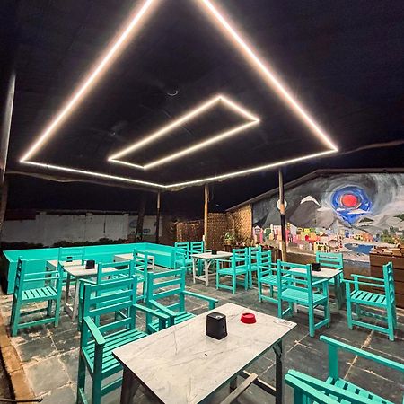 Traverse Luxe Hostel Палолем Екстериор снимка
