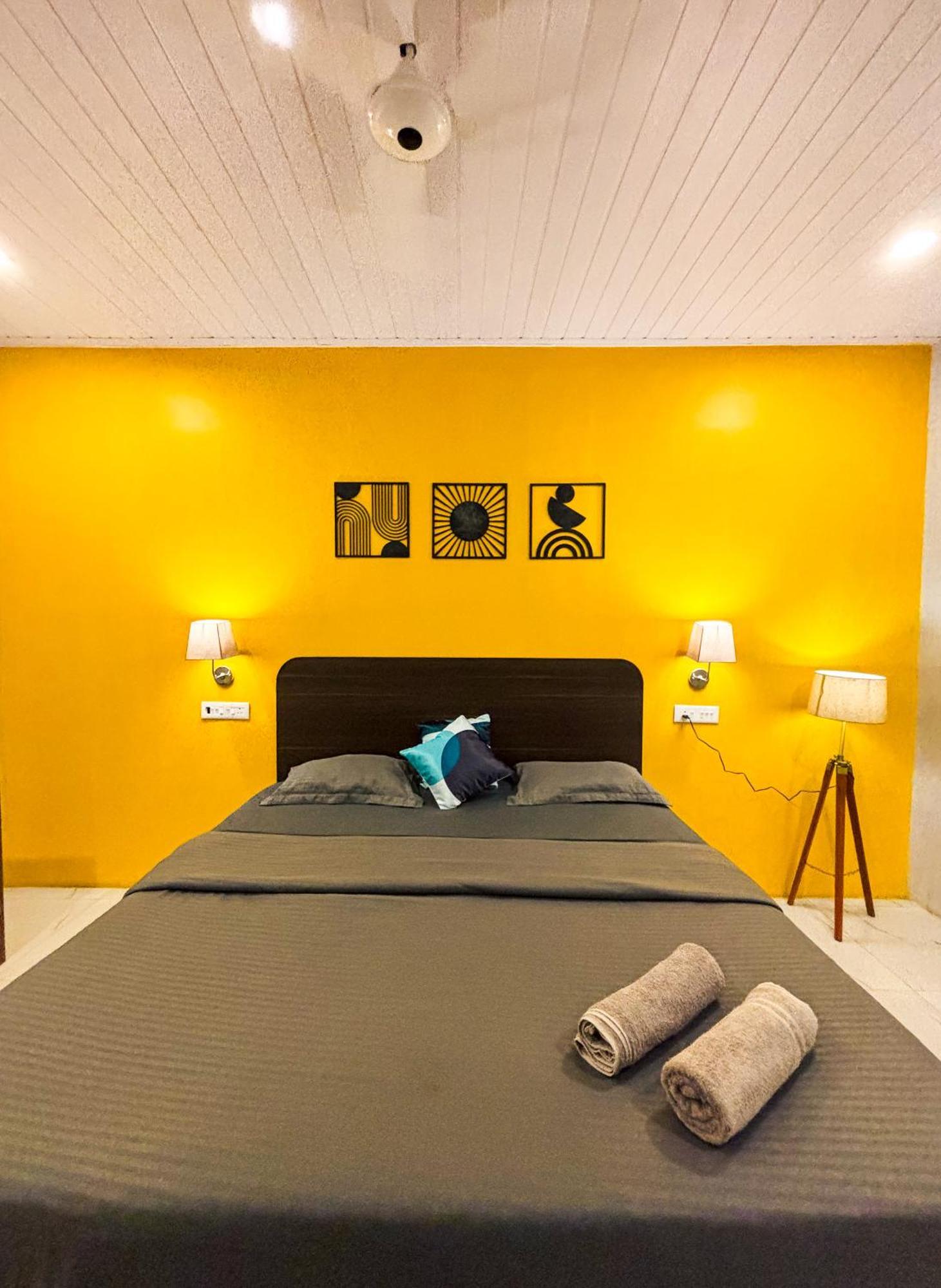 Traverse Luxe Hostel Палолем Екстериор снимка