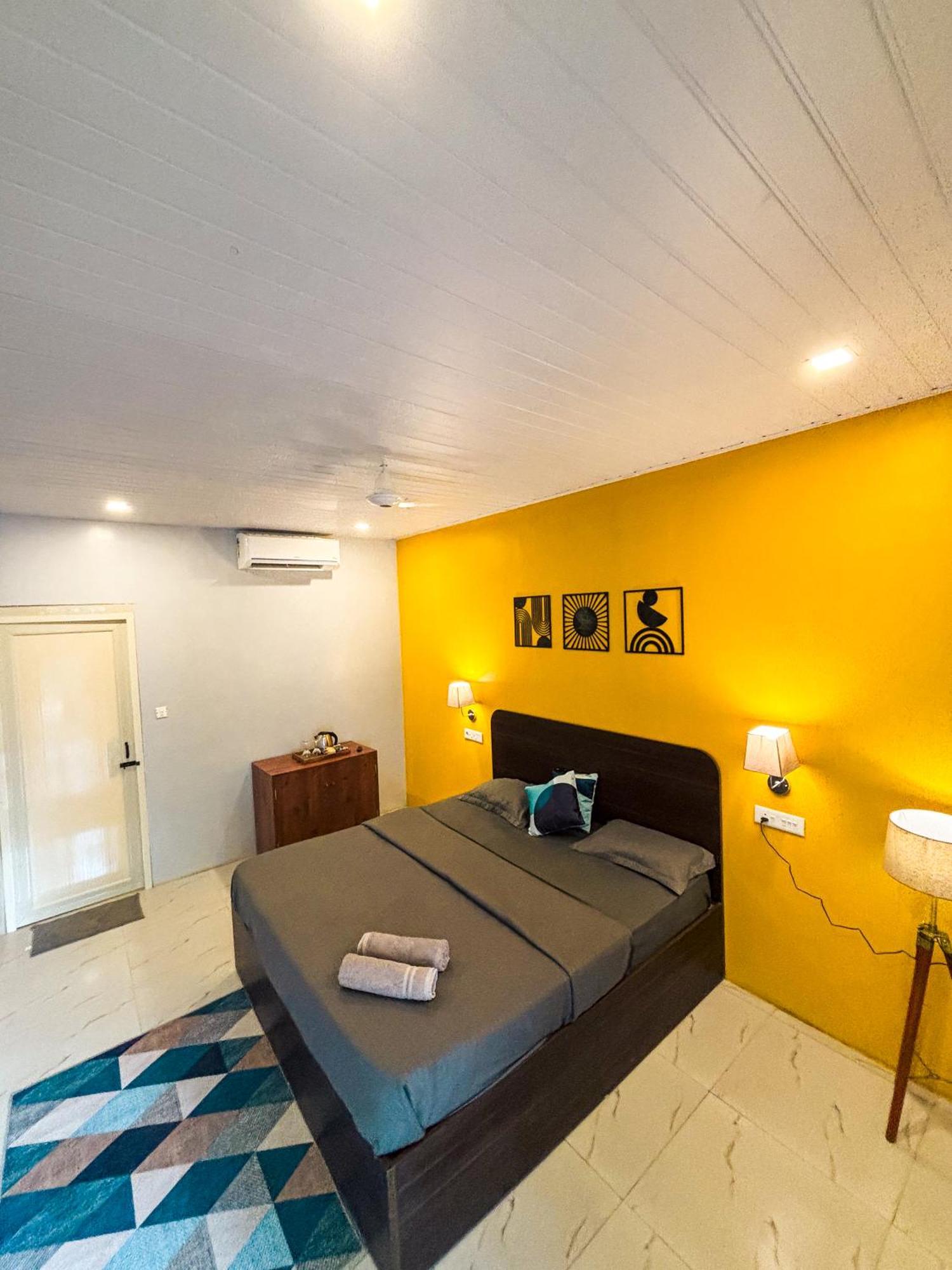 Traverse Luxe Hostel Палолем Екстериор снимка