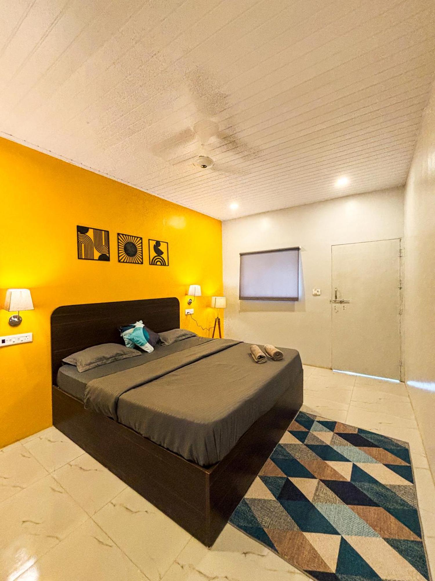 Traverse Luxe Hostel Палолем Екстериор снимка