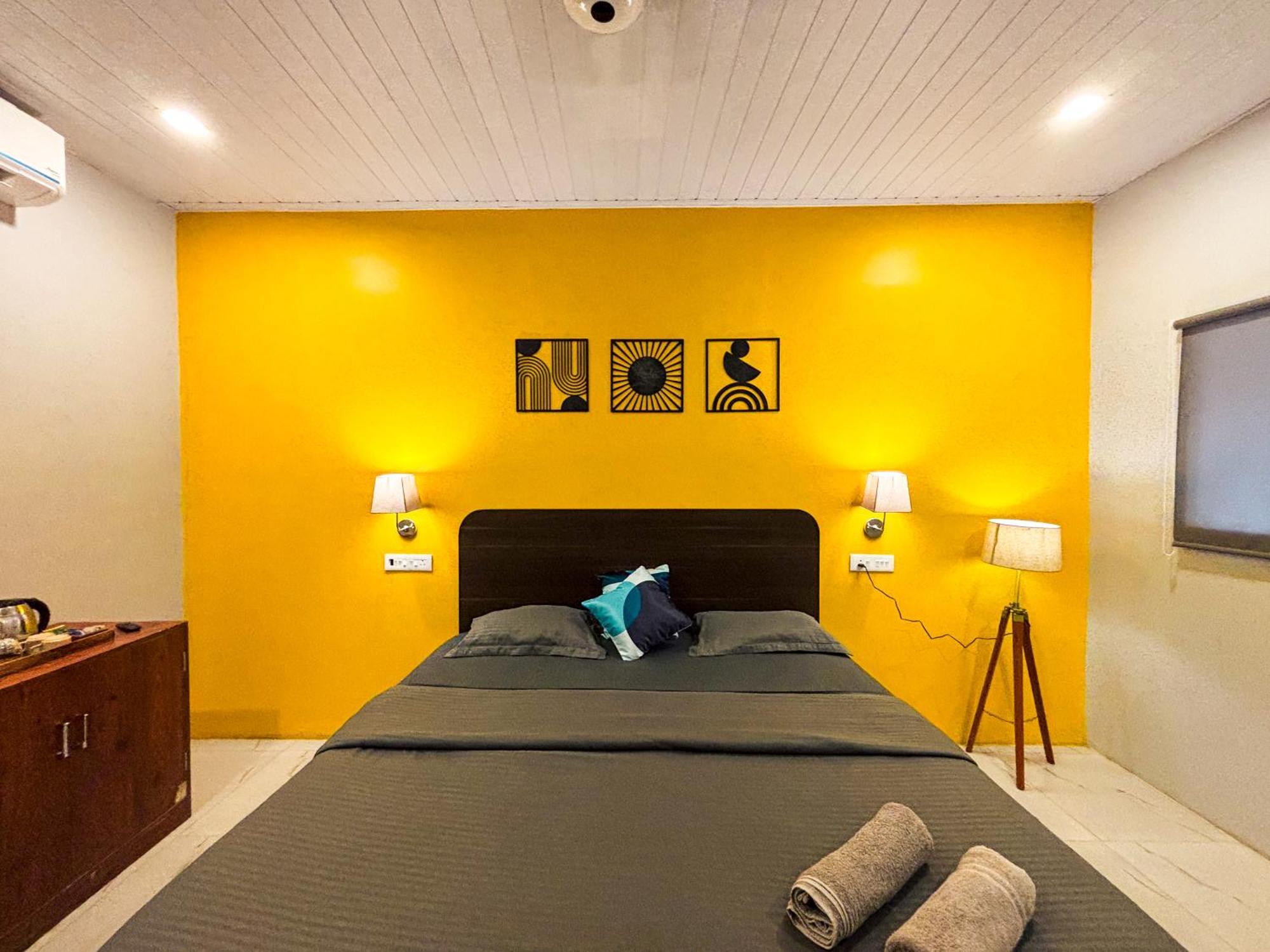 Traverse Luxe Hostel Палолем Екстериор снимка