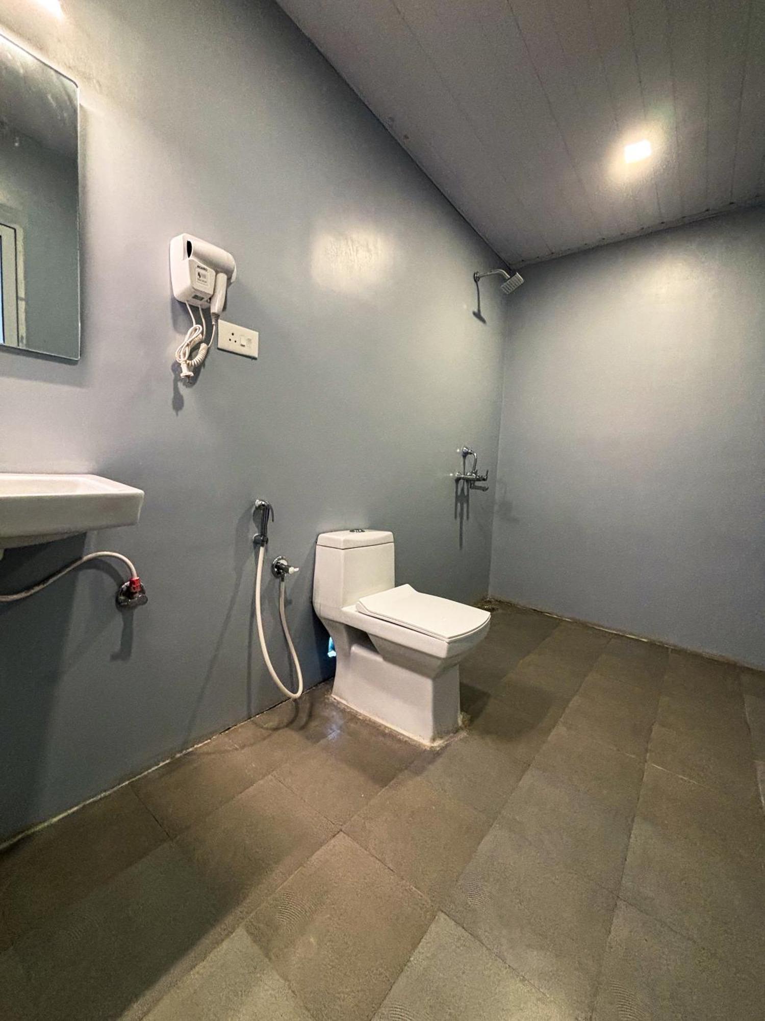 Traverse Luxe Hostel Палолем Екстериор снимка