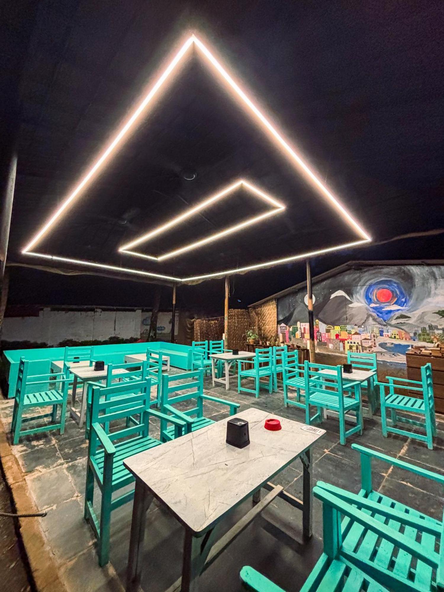 Traverse Luxe Hostel Палолем Екстериор снимка